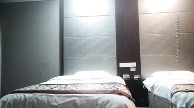 【大尉探花】至今未流出的良家”关灯妹”，KTV喝到微醺开房，女的非常害羞，死活不肯就范，男的一直甜言蜜语对天发誓