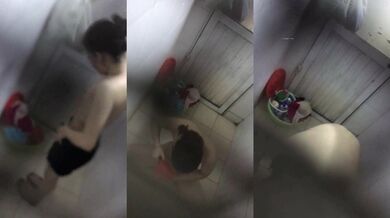 合租房气窗偷窥对门的少妇洗澡差点被发现